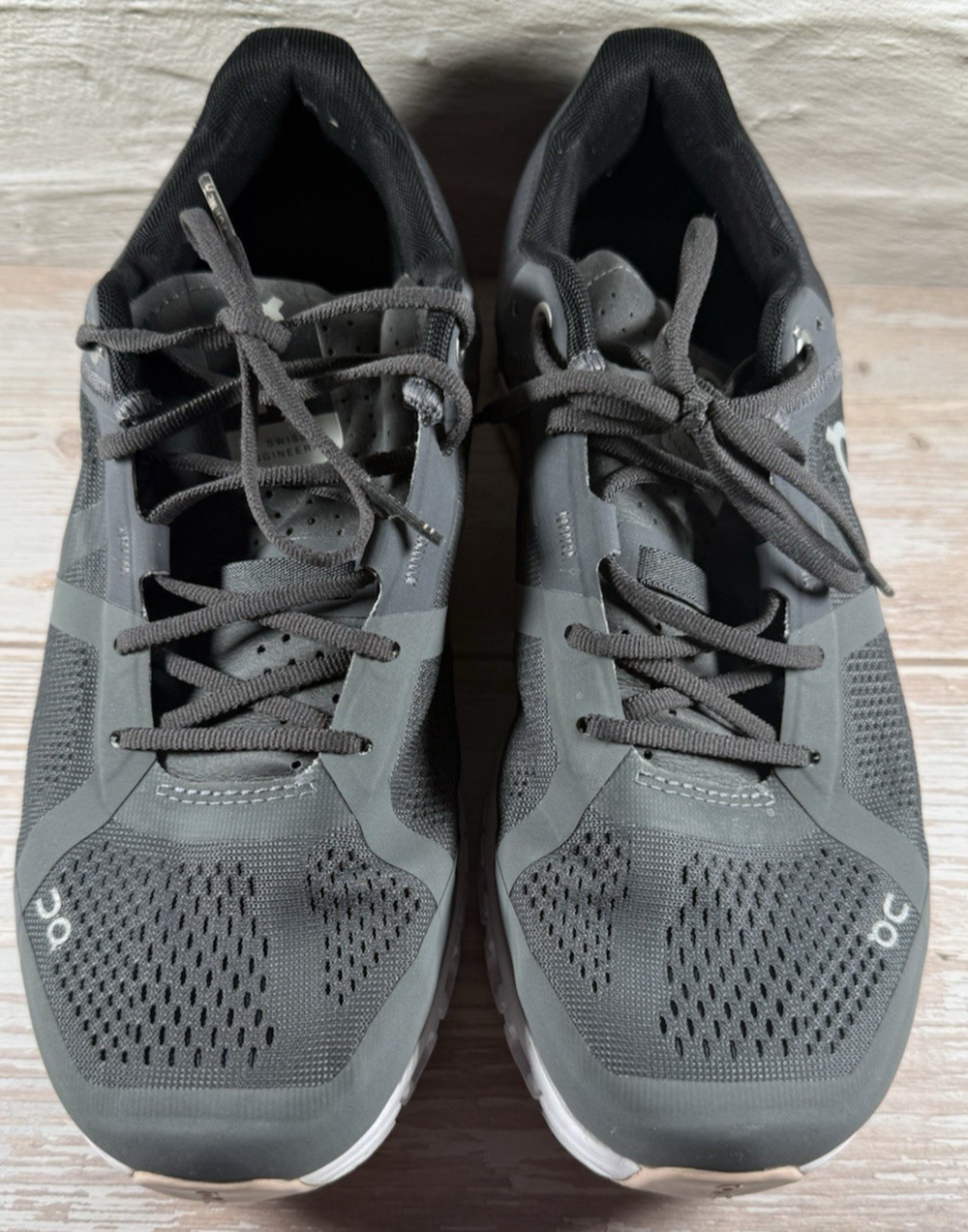 On Cloud 6 Women US 8 Grey/Black Swiss Engineering Light Run Sneakers